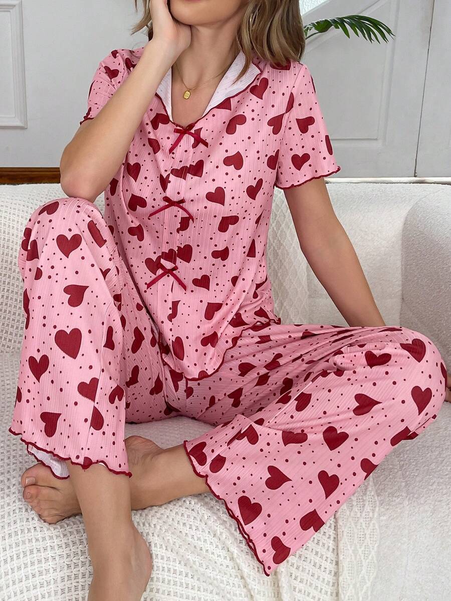 SHEIN Conjunto de pijama de mujer con pajarita, estampado de corazón, manga corta y pantalón largo