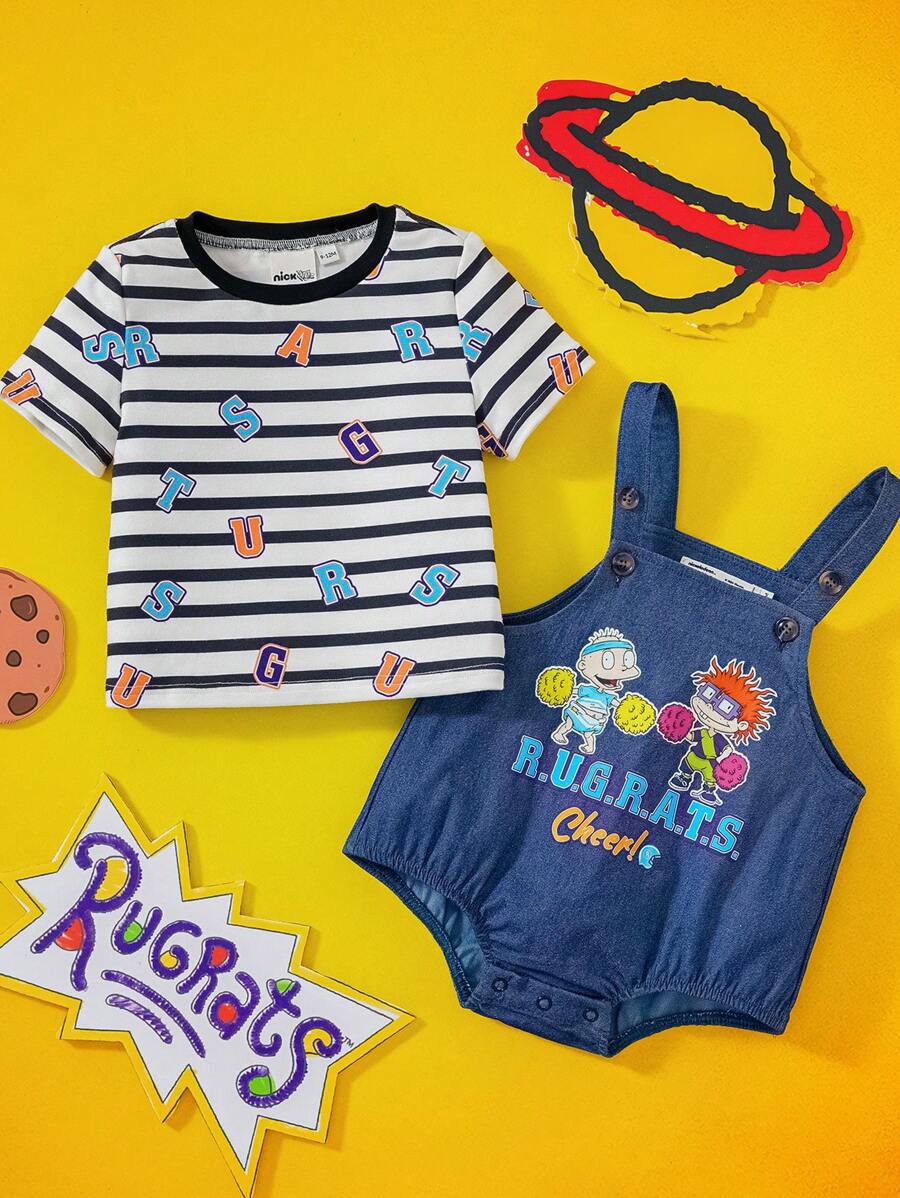Nick 90s X SHEIN Set da 2 pezzi per bebè maschio: Maglietta a maniche corte con stampa a righe nere e lettere colorate, pantaloni salopette effetto jeans blu