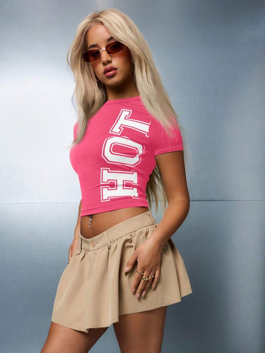 SUMWON WOMEN Camiseta corta de bebé de manga corta con estampado de gráficos y texto, estilo estético Y2K de festival y streetwear para el verano