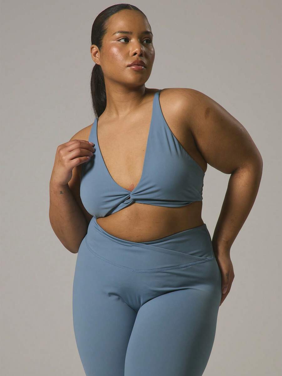 MUSERA Plus Plunge Twist Front Slinky Sports Bra For Spring Summer Vacation Gym Active Workout Sport Casual