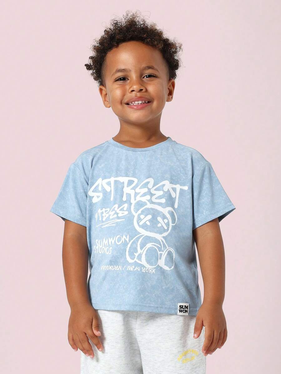 SUMWON Camiseta gráfica de arte callejero con estampado de oso de peluche de Brooklyn, de cuello redondo, estilo urban streetwear casual de verano, moda juvenil de estilo hip hop cool