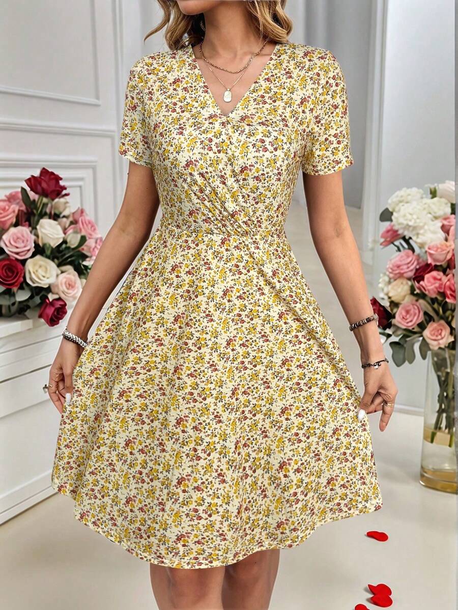 EMERY ROSE Women's Ditsy Floral V-Neck Short Sleeve Casual Vacation Dress