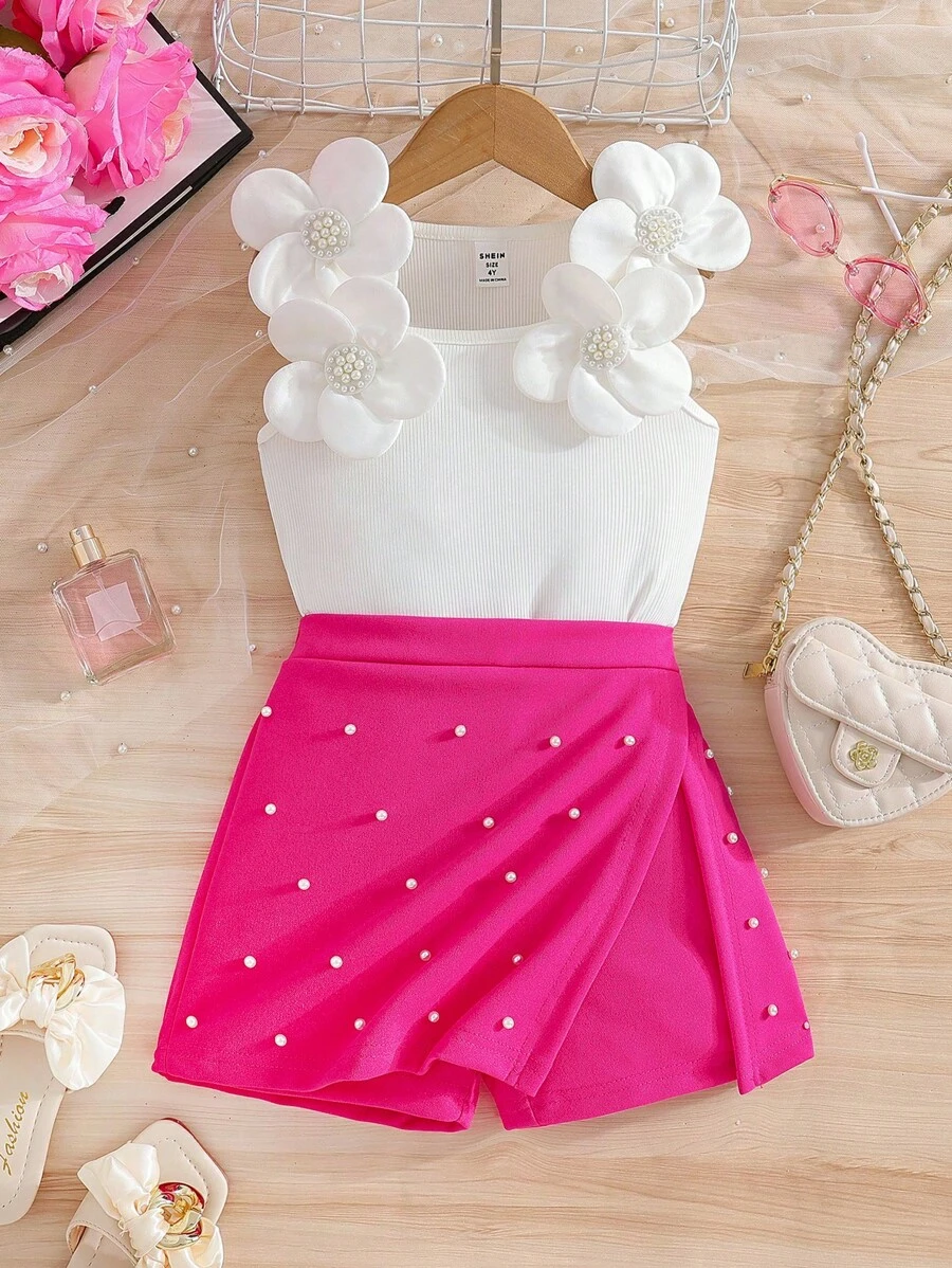 Conjunto de 2 piezas: Top de tirantes blanco con flores y cuentas para niñas, con pantalones cortos ajustados de color rosa fucsia. Conjunto de moda para cumpleaños, vacaciones y fiestas en verano