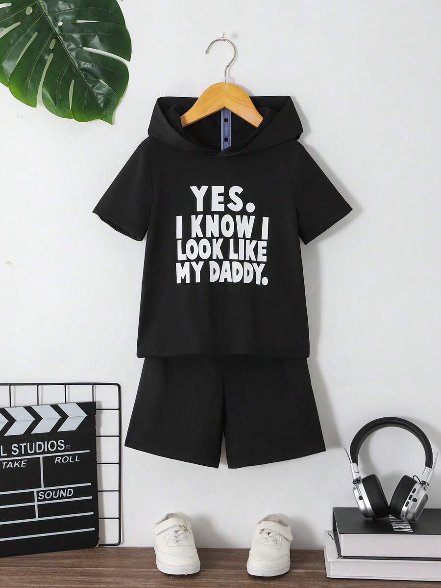 Conjunto de 2 piezas para niño pequeño de moda de verano, con camiseta con capucha estampada con letras y shorts de unicolor, conjunto informal