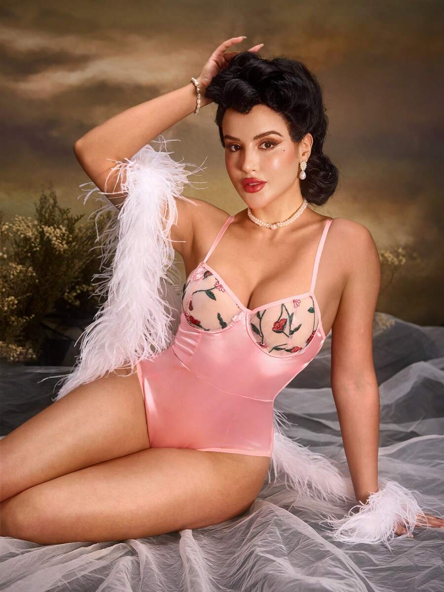 PinupGlam Mono de lencería sexy para mujer hecho de terciopelo con bordado de palacio, tela de red y rosa vintage