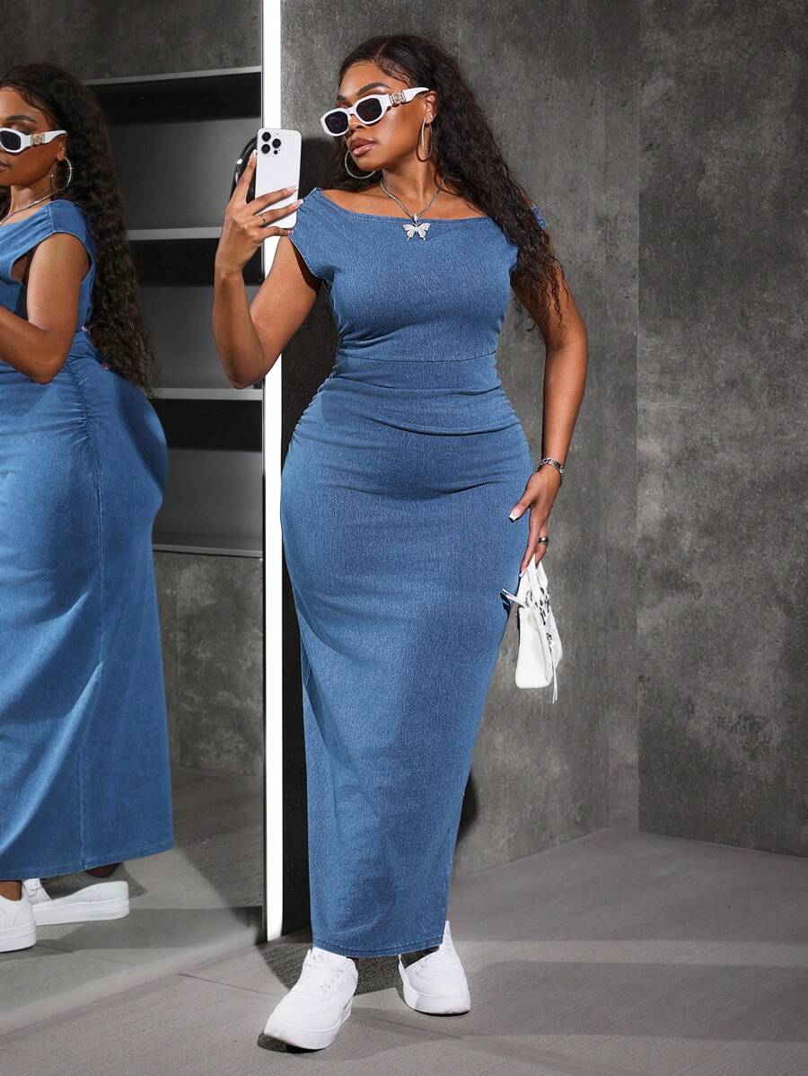 SHEIN Lady Abito aderente in denim blu con spalle scoperte, taglie comode