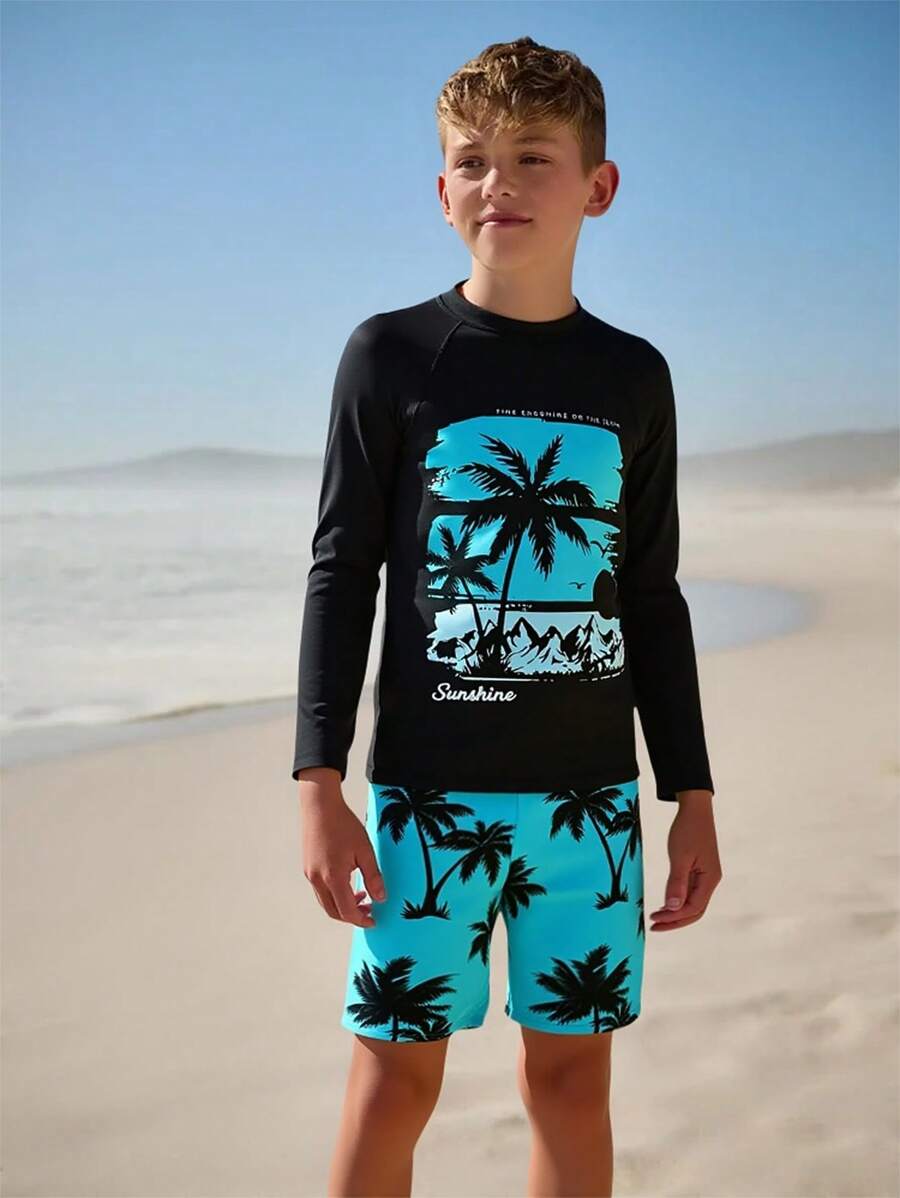 SHEIN Conjunto de traje de baño para niño preadolescente con top de manga larga tipo camiseta rashguard con estampado de palmeras y shorts de natación. Adecuado para usar en la piscina o en la playa.