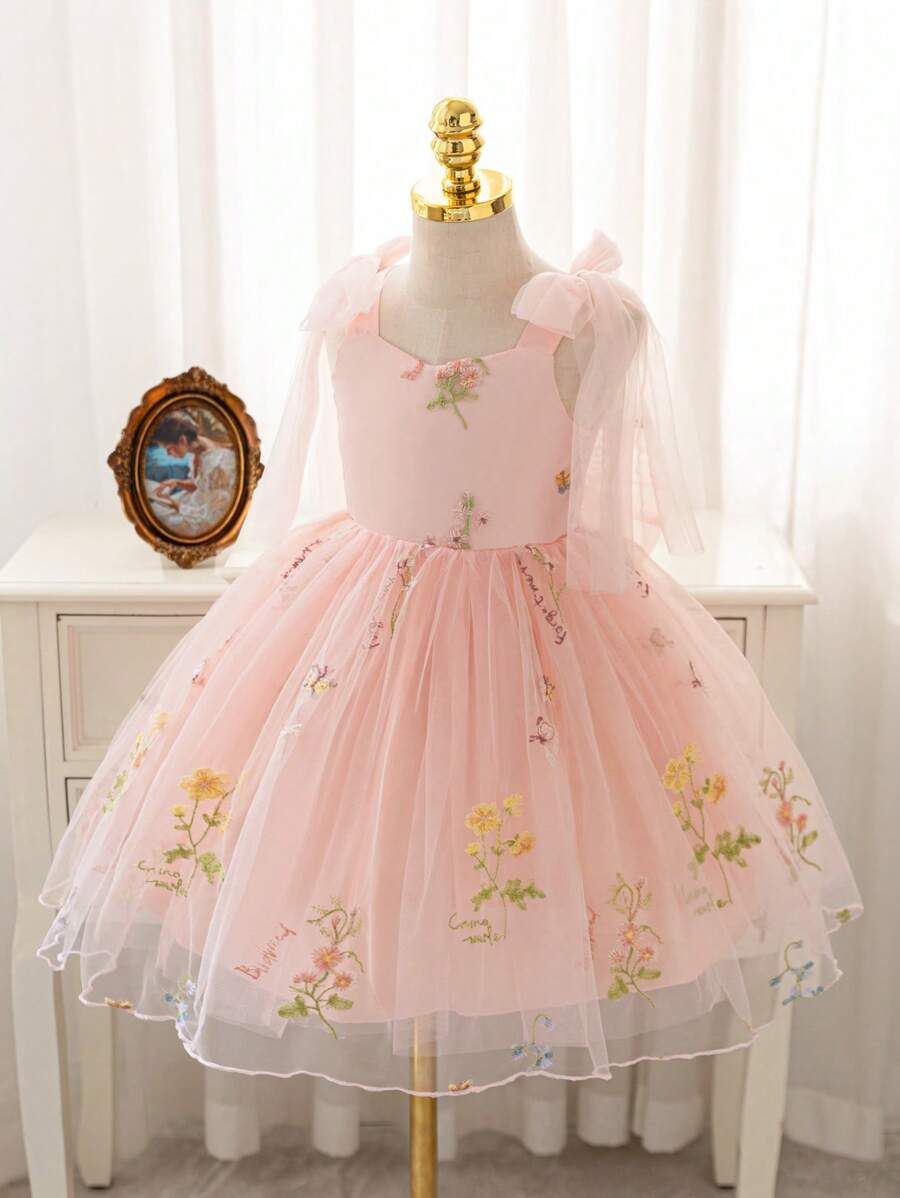SHEIN Glamorique Kids Vestido de dama de honor, fiesta de cumpleaños, boda, festival - Vestido para niñas con tirantes, malla rosa, lazo delantero, bordado de malla, falda abullonada. Perfecto para actuaciones en el escenario, asistir a fiestas o eventos especiales, y tomar fotos artísticas para verse natural y hermoso. Para uso habitual en las cuatro estaciones.