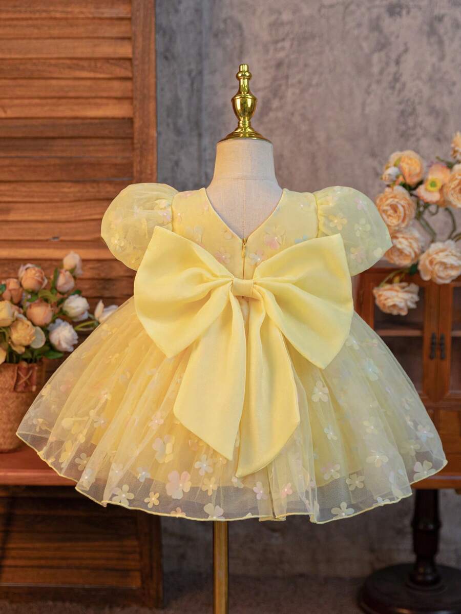 SHEIN Glamorique Kids Flower Girl Birthday Party Wedding Occasion Dress With Detachable Big Bow, Infant/Baby Girl Yellow Puff Sleeve Chiffon Ruffles Floral Mesh Princess Dress, Lightweight For Summer Beach Tropical Vacation Yellow Dress For Toddler Girl