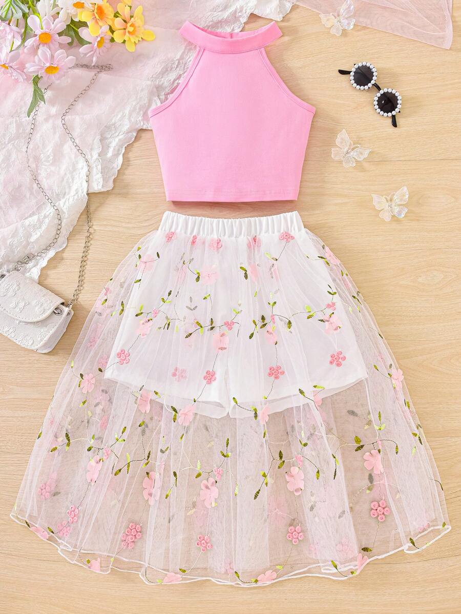 Set da 2 pezzi da ragazza pre-adolescente, composto da top con collo alatorie di colore tinta unita e gonna/shorts in rete ricamata con motivi floreali, adatto per l'estate