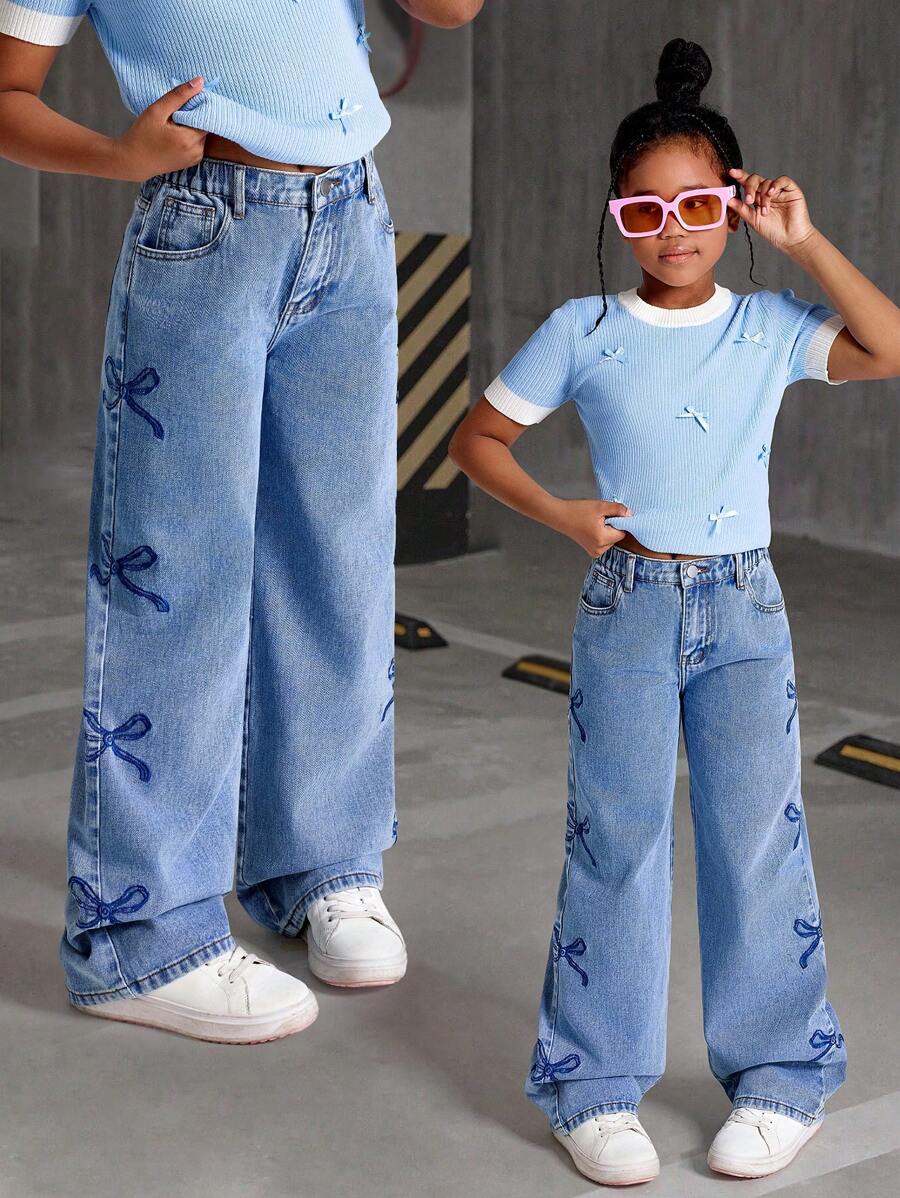 SHEIN Streecool Kids Nuevos Jeans rectos de mezclilla lavada con bordado de lazo lateral, de moda informal para niña preadolescente