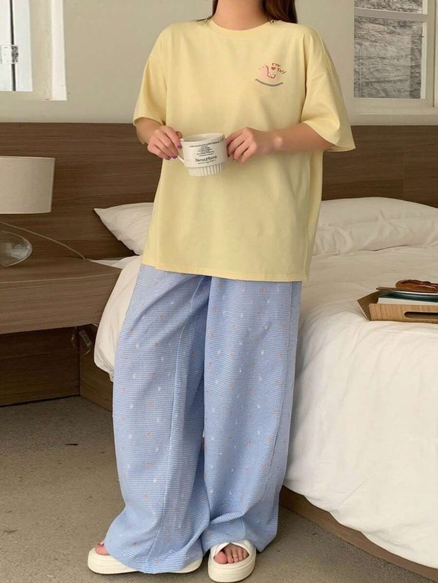 Dazy Plus Conjunto de pijama de talla grande de blusa holgada y pantalones con estampado de dibujos animados, ropa de dormir y de hogar, amarillo mantequilla primavera/verano