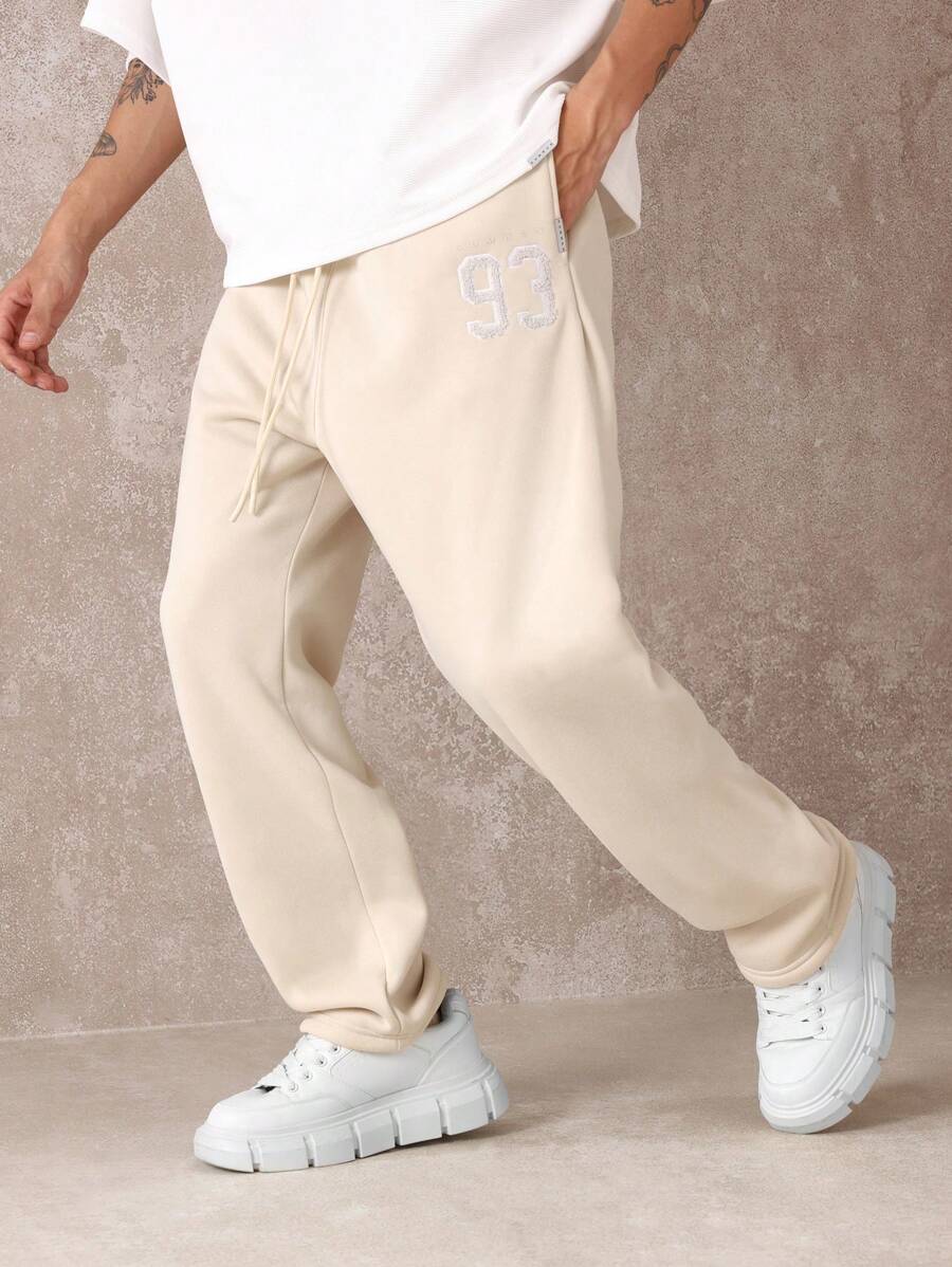 SUMWON Pantalón de chándal premium con pretina caída, números de equipo y detalles, cómodo ajuste para hacer ejercicio y uso casual en todas las estaciones