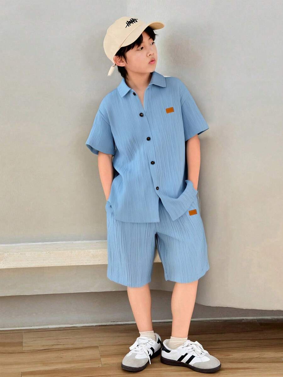 SHEIN Tween Boy Casual Vacation Textured Soft Fabric Korte Mouw Shirt En Shorts Set, Geschikt Voor Woon-werkverkeer, School, Dagelijkse Casual Kleding, Buitensporten, Lente/Zomer Seizoen, Strandreizen