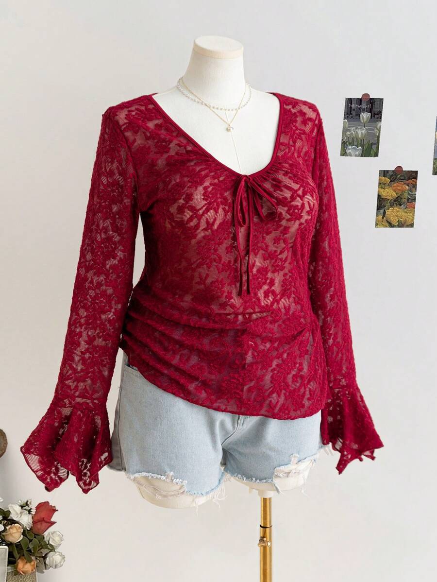 SHEIN WYWH Chemise T à manches évasées asymétriques, col en V, imprimé floral ajouré, avec nœud papillon, coupe asymétrique, pour femmes grandes tailles, couleur rouge, pour le printemps, les vacances, la Saint Valentin