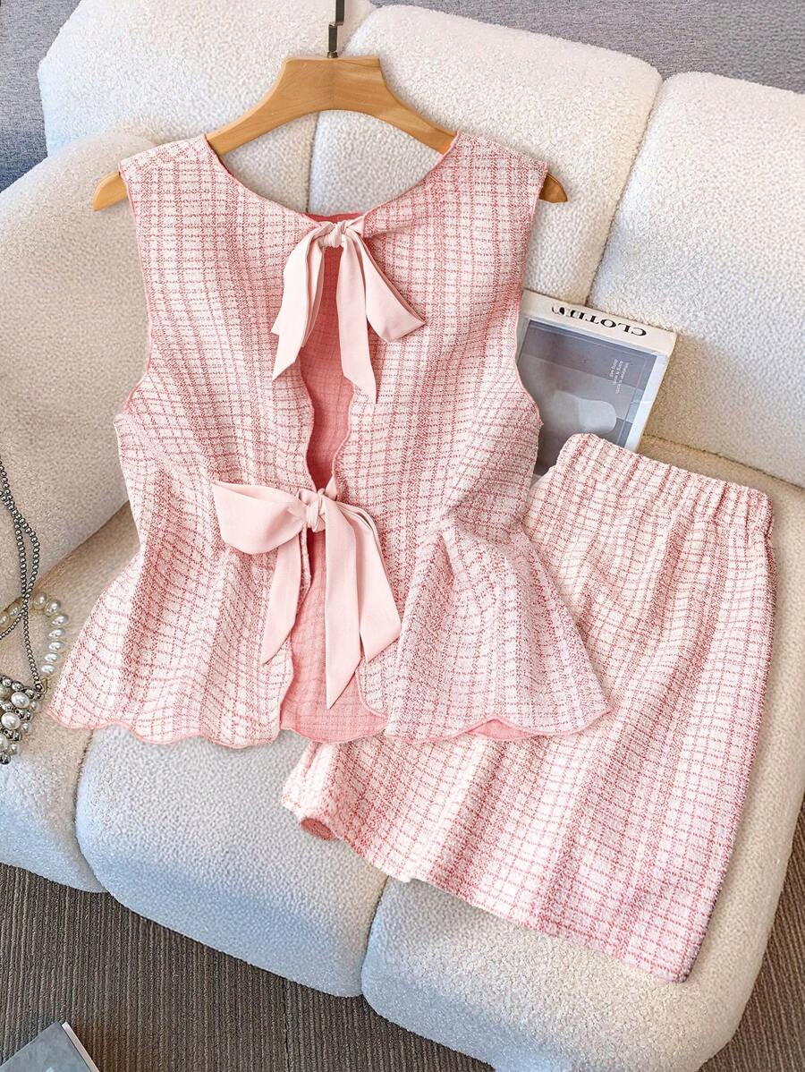 Regalyn Completo casual estivo in 2 pezzi da donna taglie forti, con camicia senza maniche con fiocco in vita, balze sull'orlo e shorts a quadri