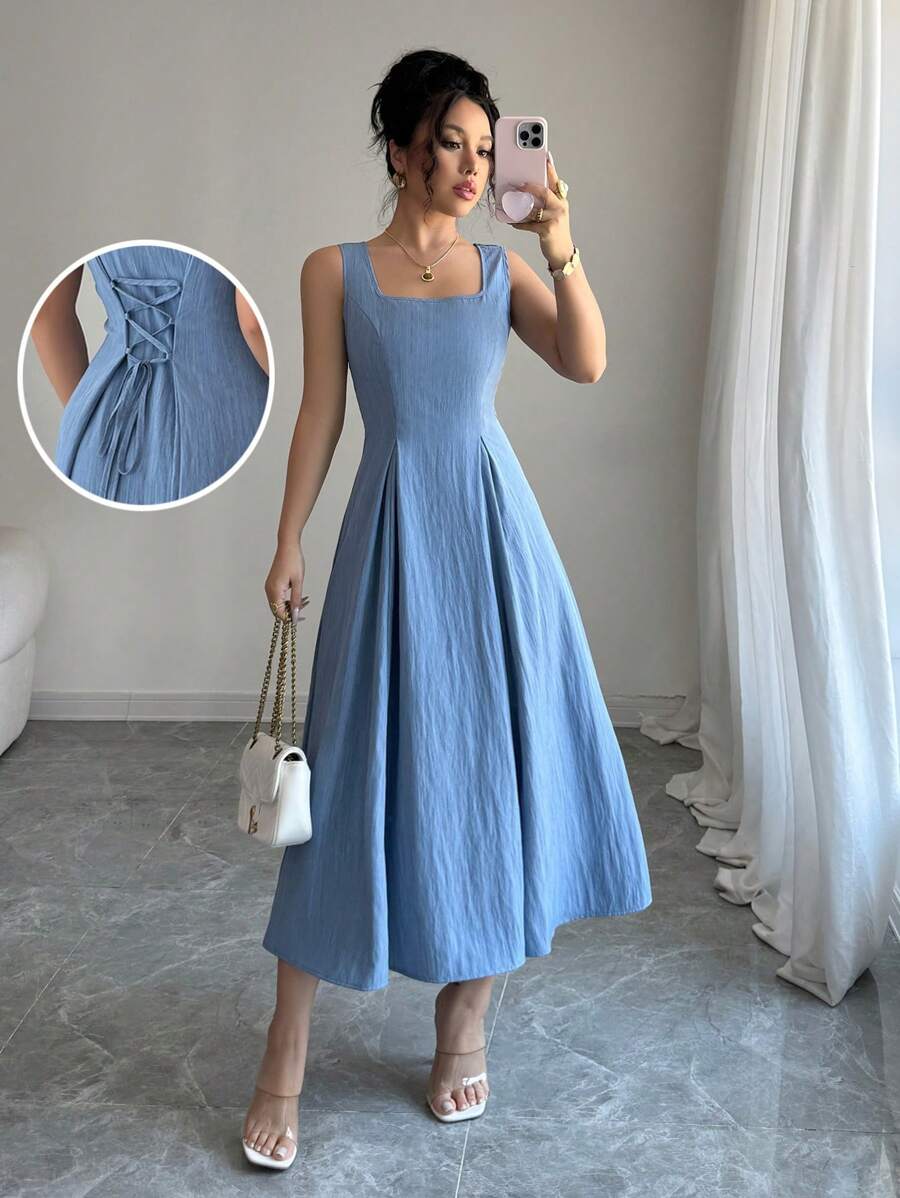 Gloray Elegantes hellblaues Kleid mit vertikalen Streifen, quadratischem Ausschnitt, rückenfreiem Design und Taillengürtel