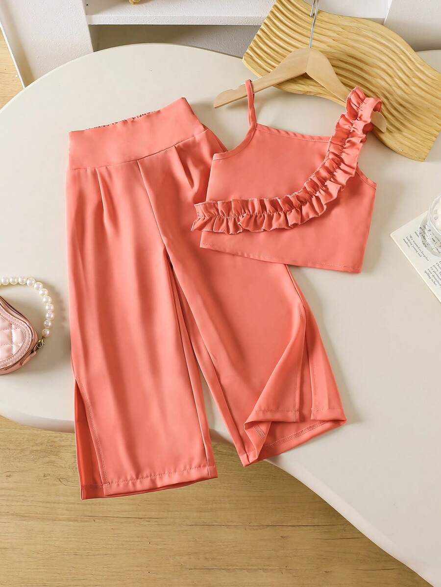 SHEIN Nuevo conjunto de moda de fiesta juvenil, incluye top sin mangas con volantes en tono rosa pálido y pantalones anchos de cintura alta, top con recorte floral + pantalones largos, conjunto asimétrico de hombro para playa y vacaciones para niña joven
