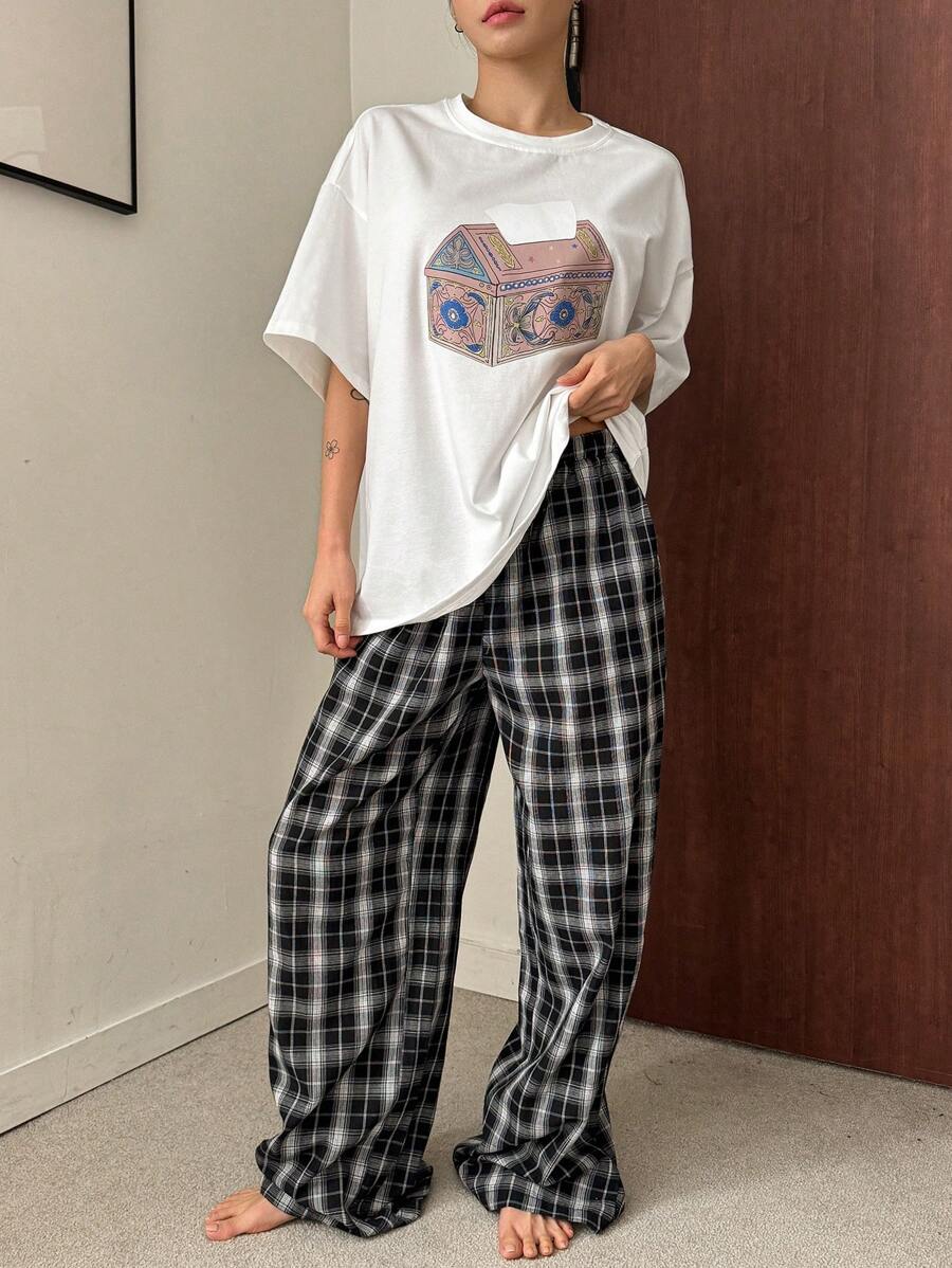 DAZY Conjunto de pijama para mujer con Top de camiseta con estampado gráfico y pantalón holgado y recto a cuadros