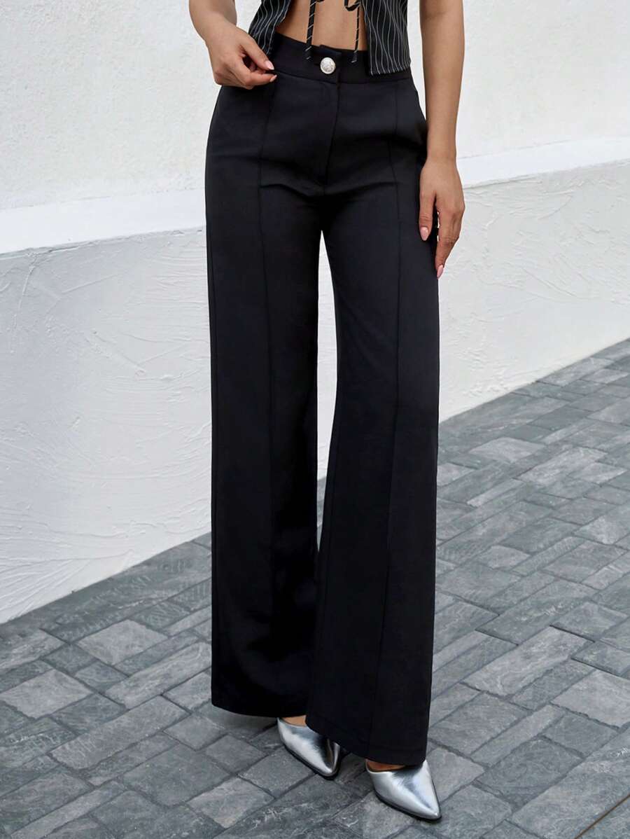 CLARA VERO Pantalones entallados de cintura extra alta y pierna ancha en negro - Botón dorado de lujo, pliegue frontal elegante, longitud extra larga y bolsillos funcionales en los costados