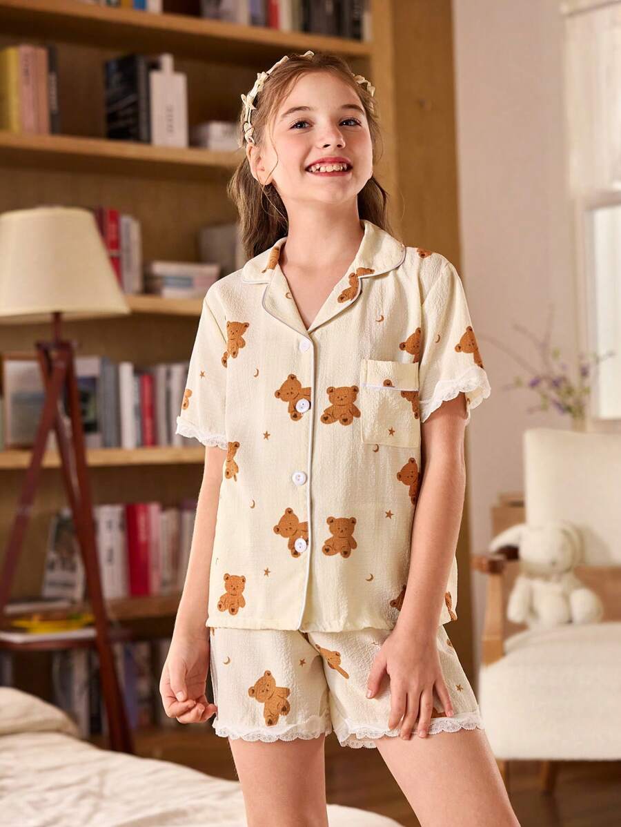 SHEIN Conjunto de pijama corto con manga corta para niñas preadolescentes, con estampado de osito y luna, con parches de encaje y volantes