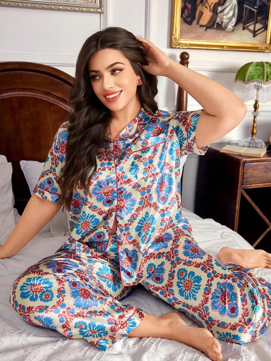 Trezura Conjunto de pijama de top de manga corta y pantalones con estampado de seda simulada, talla grande y elegante