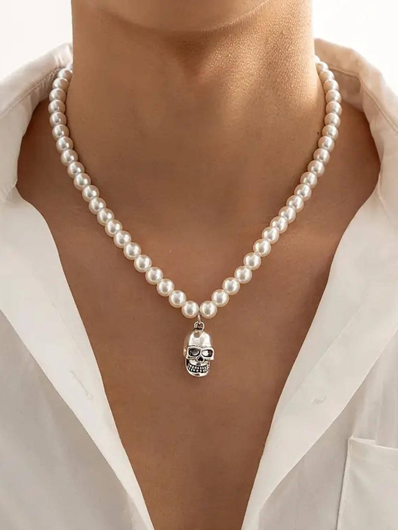 1pc Porcelain White Glass Faux Pearl Beaded Vintage Metal Skull Head Necklace, Suitable For Men's Daily Wear