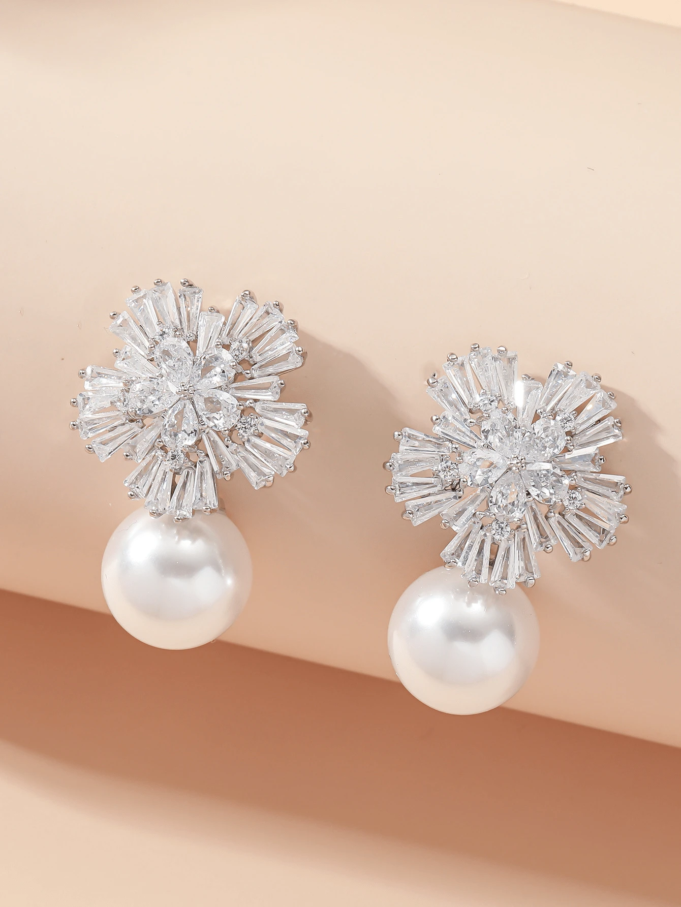 1 Pair Fashionable & Delicate Zirconia & Pearl Stud Earrings, Elegant Minimalist Style For Women