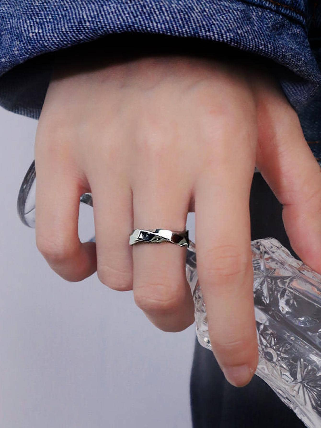1 Stück einfacher Moebius-Bandring für Männer und Frauen, schickes Design für Zeigefinger oder Paarring, Silber, modisch, beliebt, Schmuck, Geschenk, Party