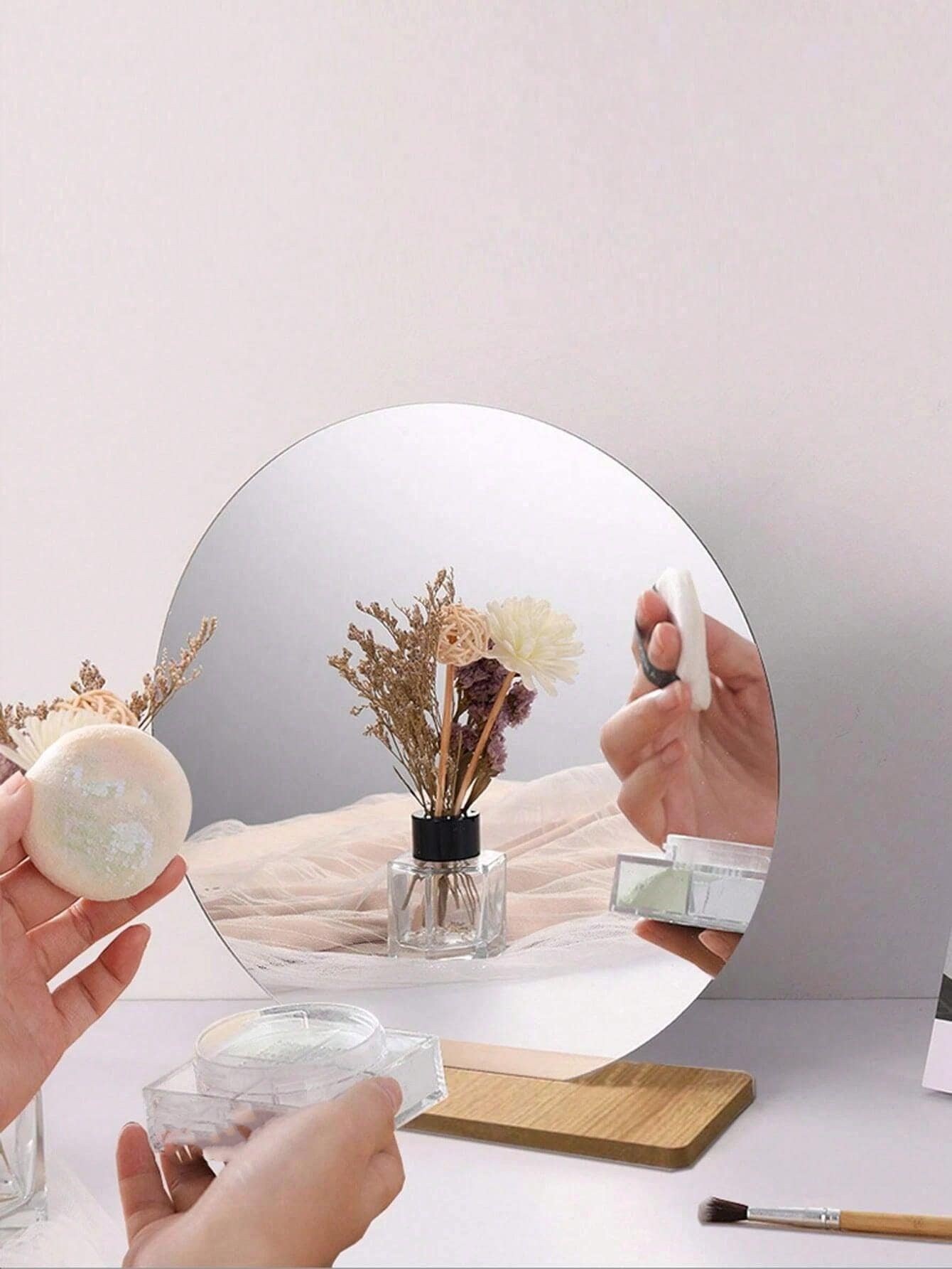 1pc PMMA Mirror Wall Sticker, Modern Silver Round Wall Mirror Tile For Home Gifts Birthday Graduation Wall Decor Room Decor Mirror For Room Home Decor Bathroom Decor Living Room Decor