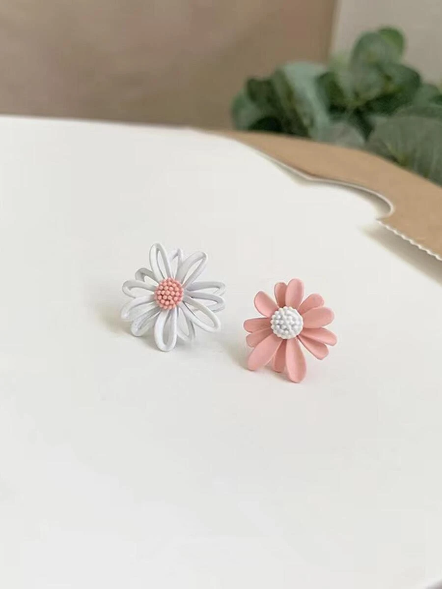 1 par de pendientes de botón elegantes y minimalistas con diseño floral