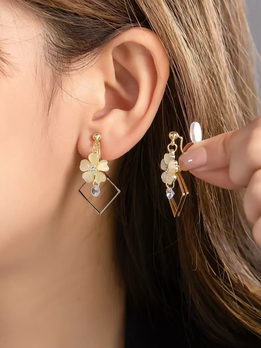 1 par de pendientes cuadrados elegantes con diseño floral para clip, pendientes largos sin perforar para uso diario