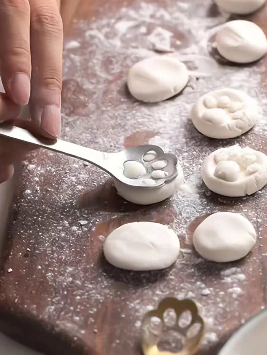 1 pièce Cuillère design patte de chat en acier inoxydable creux, cuillère à mélanger, pelle à gâteau et dessert, moule à biscuits et pain, ustensile de brassage pour thé, café, sucre, glace. Cadeau de Noël, ustensile de cuisson pour fête, 15 cm, fournitures scolaires