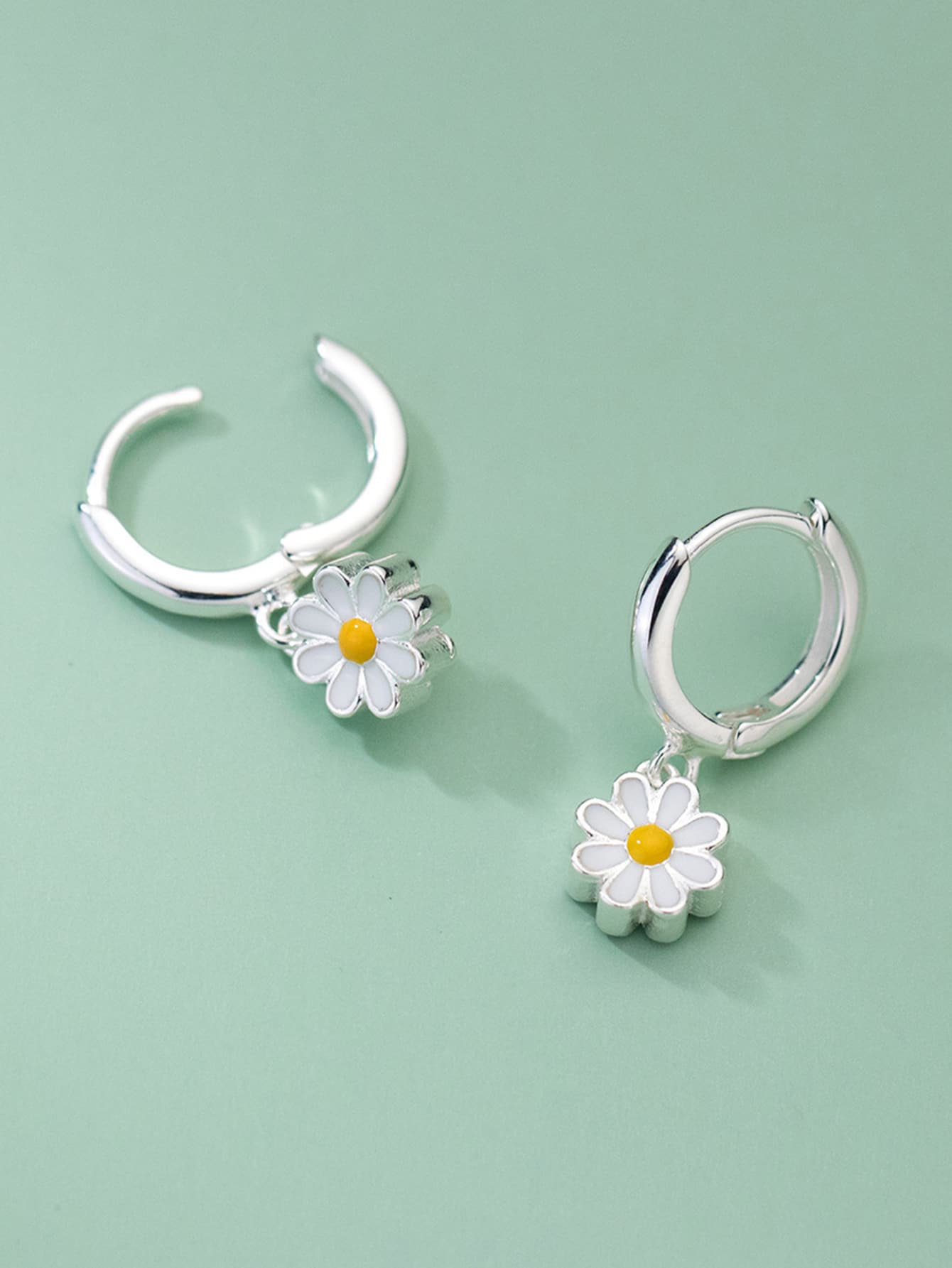 1 par de brincos pendentes de flores estilo Mori, simples e delicados, para uso diário