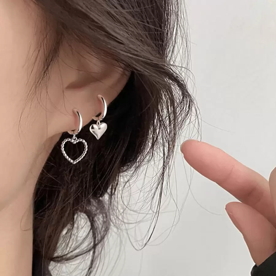 1pair Asymmetrical Hollow Out Heart Pendant Hoop Earrings For Women, Fashionable High-End Design Daily Wearing Jewelry Valentines