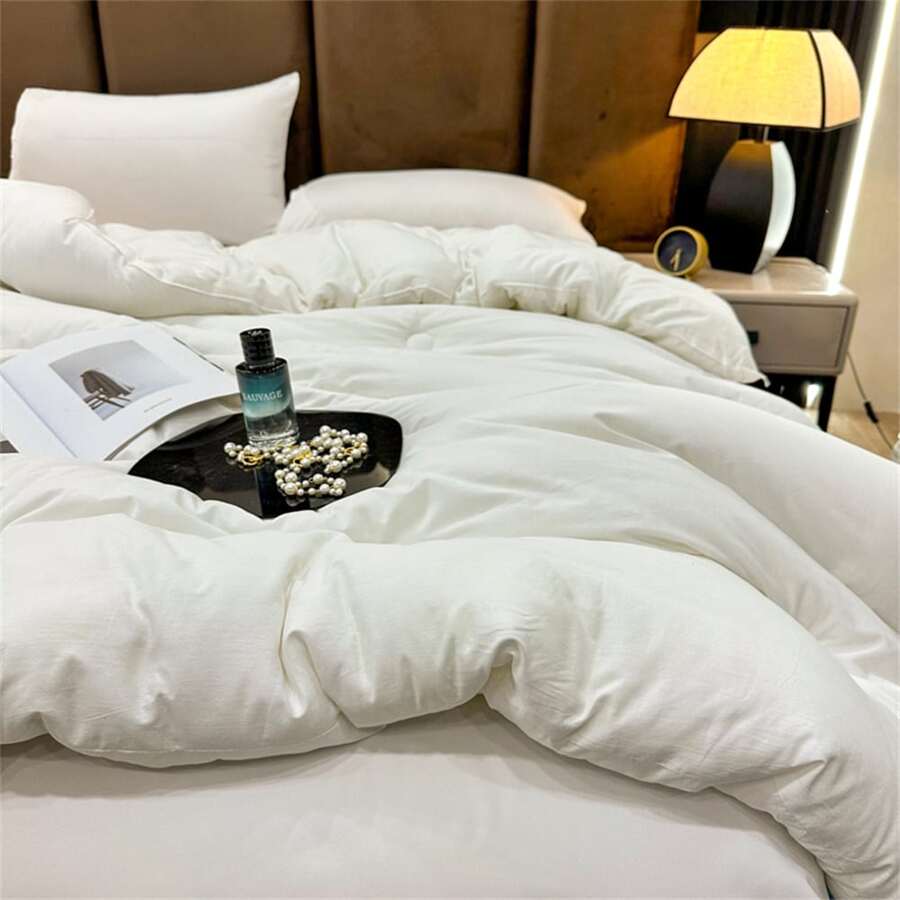 Une couette respectueuse de la peau avec un garnissage en fibre pure, respirante et confortable, adaptée à toutes les saisons