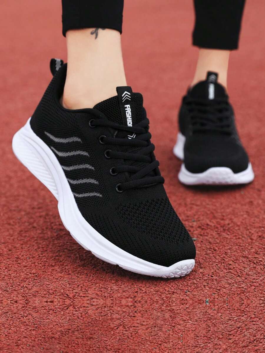 Damskie 2024 w nowym stylu modne i wygodne lekkie buty do biegania z miękkim dnem i wydrążonym materiałem