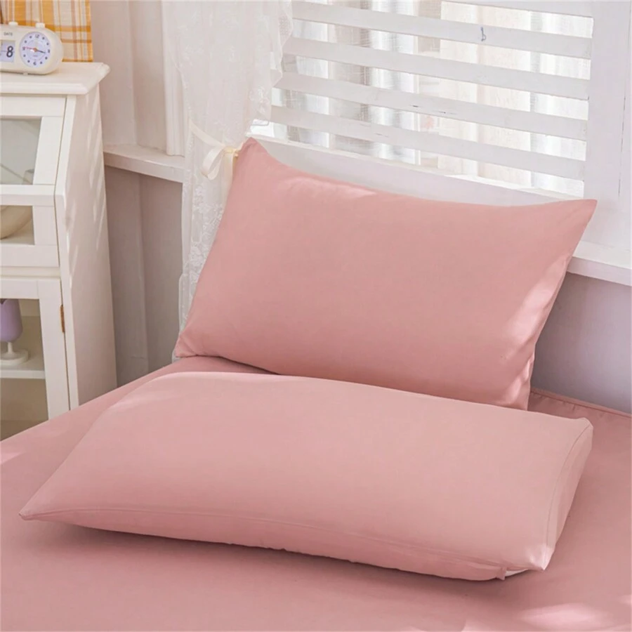 A solid color pillowcase, soft fabric, skin-friendly and breathable, suitable for bedroom or hotel business trip