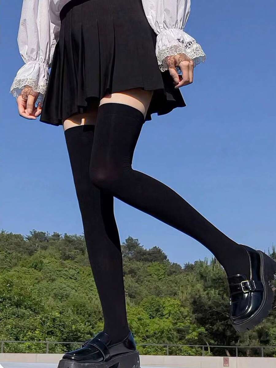 1 Par De Calcetines Para Mujer Sobre La Rodilla Puros En Color Negro Con Banda De Silicona Antideslizante, Estilo De Moda Y Simple, Aptos Para Todas Las Estaciones