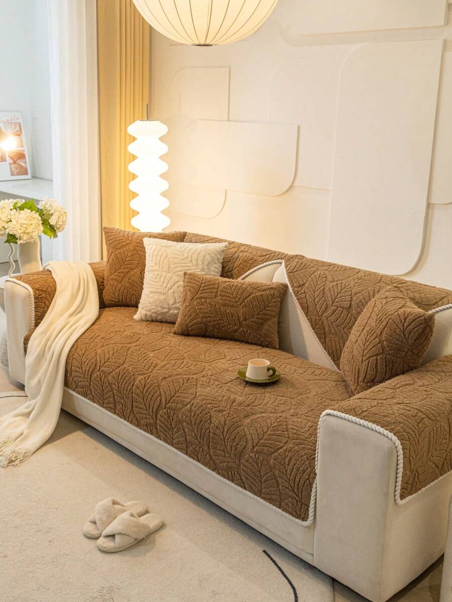 1 Pièce Housse De Coussin De Canapé En Peluche Antidérapante Avec Motif De Couleur Unie Et Fleur Concisa Et Technique De Jacquard 3d Pour Salon, Chambre À Coucher. Lavable En Machine, Adapté À Toutes Les Saisons