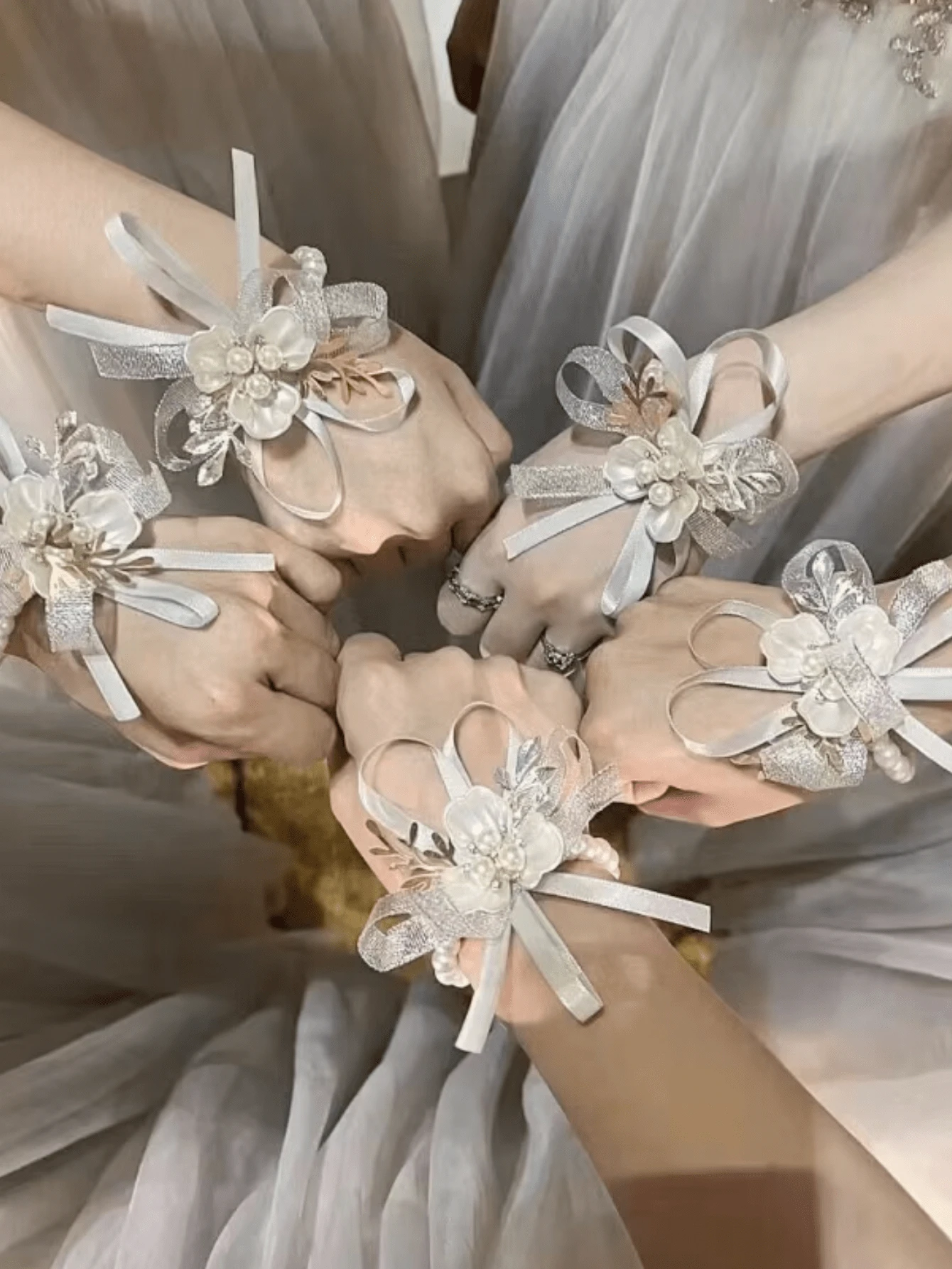 4er Set eleganter französischer silbergrauer Handgelenk-Corsage für Brautjungfern, koreanischer Stil Hochzeit Braut Kristall Handgelenk Blume Hochzeitsaccessoires
