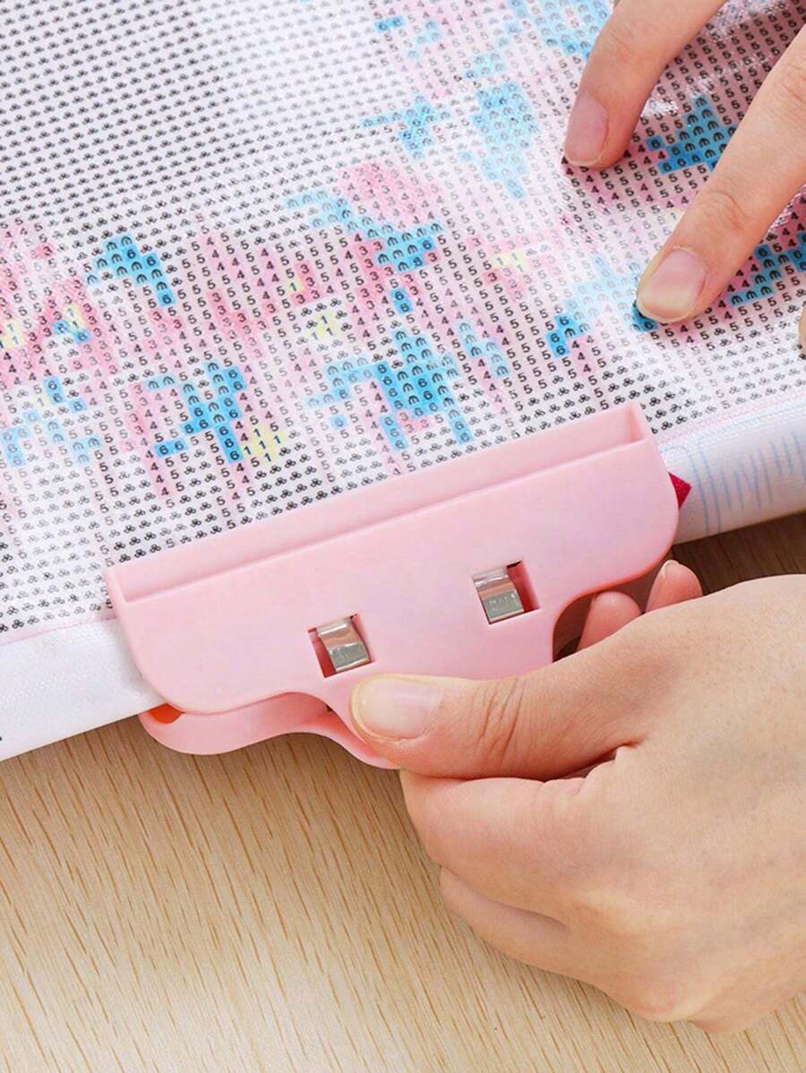 2pcs DIY Sealing Clip Artificial Diamond Painting Tool Clip Painting Accessories Cross Stitch Tool Plastic Diamond Painting Board Fixer