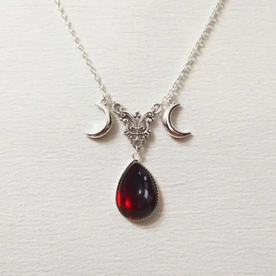 European And American Gothic Triple Moon Necklace