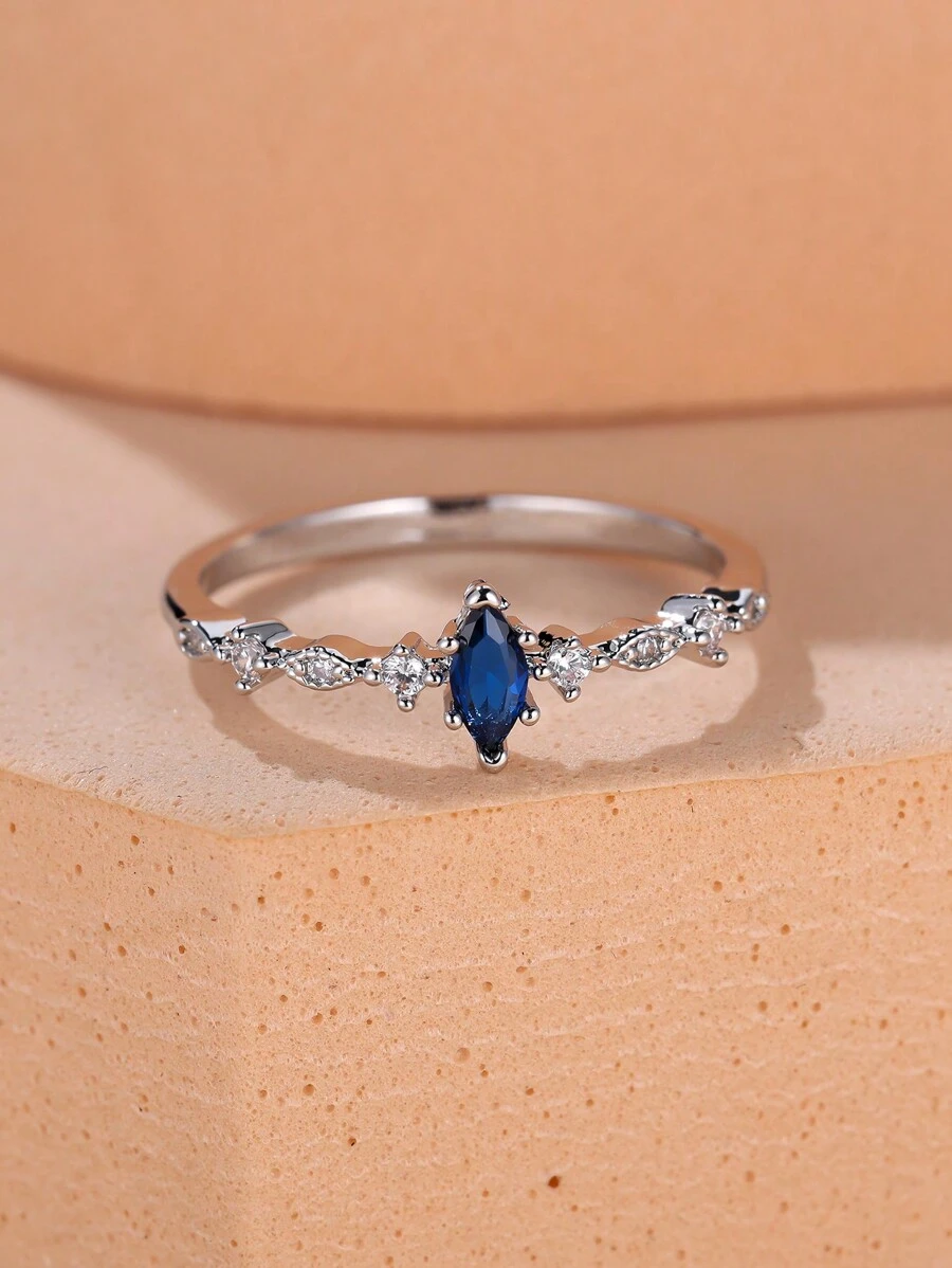 1 Stück modischer und exquisiter Ring mit saphirblauem Zirkonia in Pferdeaugenform, edles Geschenk für Mädchen, geeignet für Engagement, Hochzeit und Party Dekorationen
