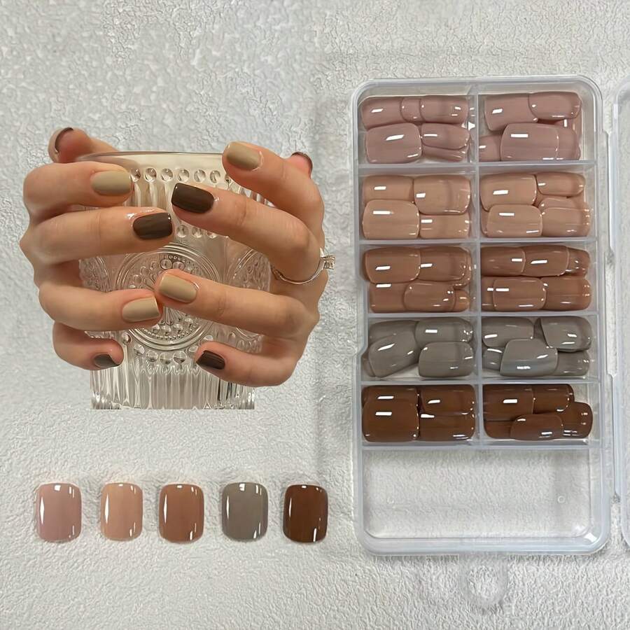 Box mit 150 Stück abnehmbaren, bräunlich gefärbten Kunstnägelspitzen aus Mylar für den Herbst/Winter-Stil, Drucknägel, Nagelbedarf