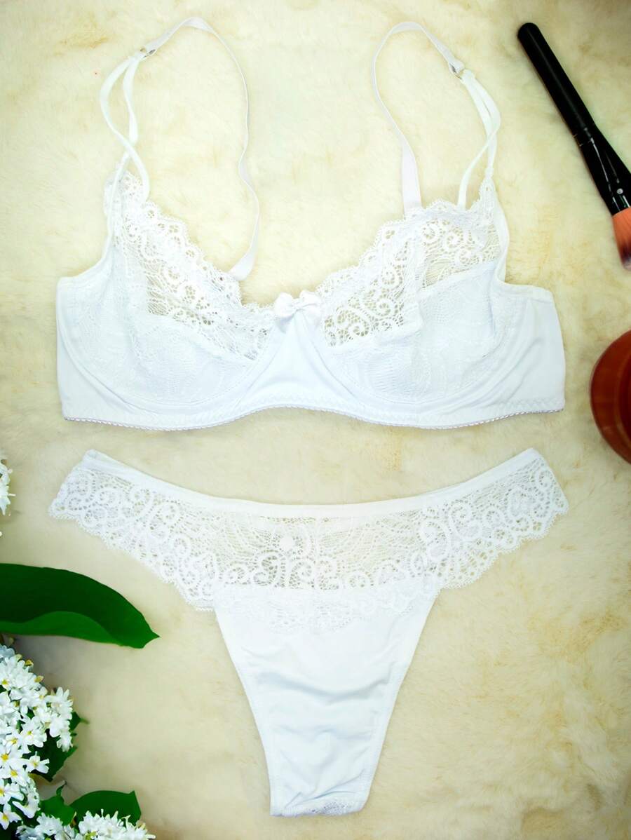 Conjunto de Lingerie Feminino em Renda com Microfibra Sutiã com Aro e sem Bojo e Calcinha