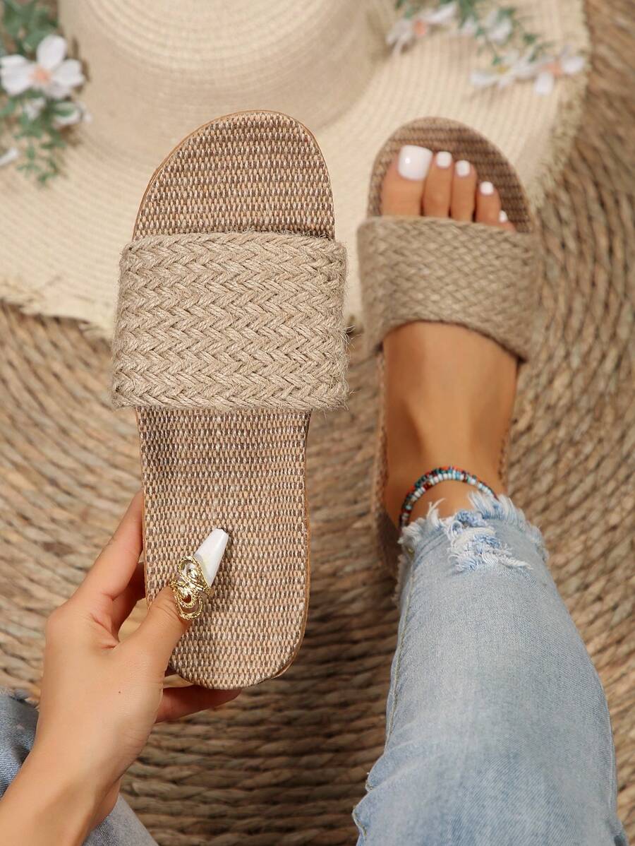 Fashionable Women's Woven Grass Lightweight Comfortable & Versatile Casual Vacation Personality Flat Sandals