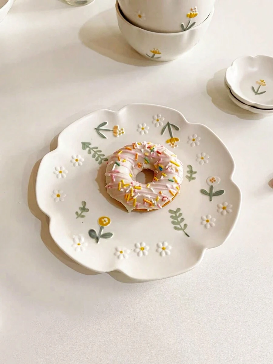 1pc Delicate Ceramic Plate With Daisy Relief & Lace Edge Design, French Style Dessert/Salad Plate, Suitable For Restaurant & Home Decor Christmas Gift
