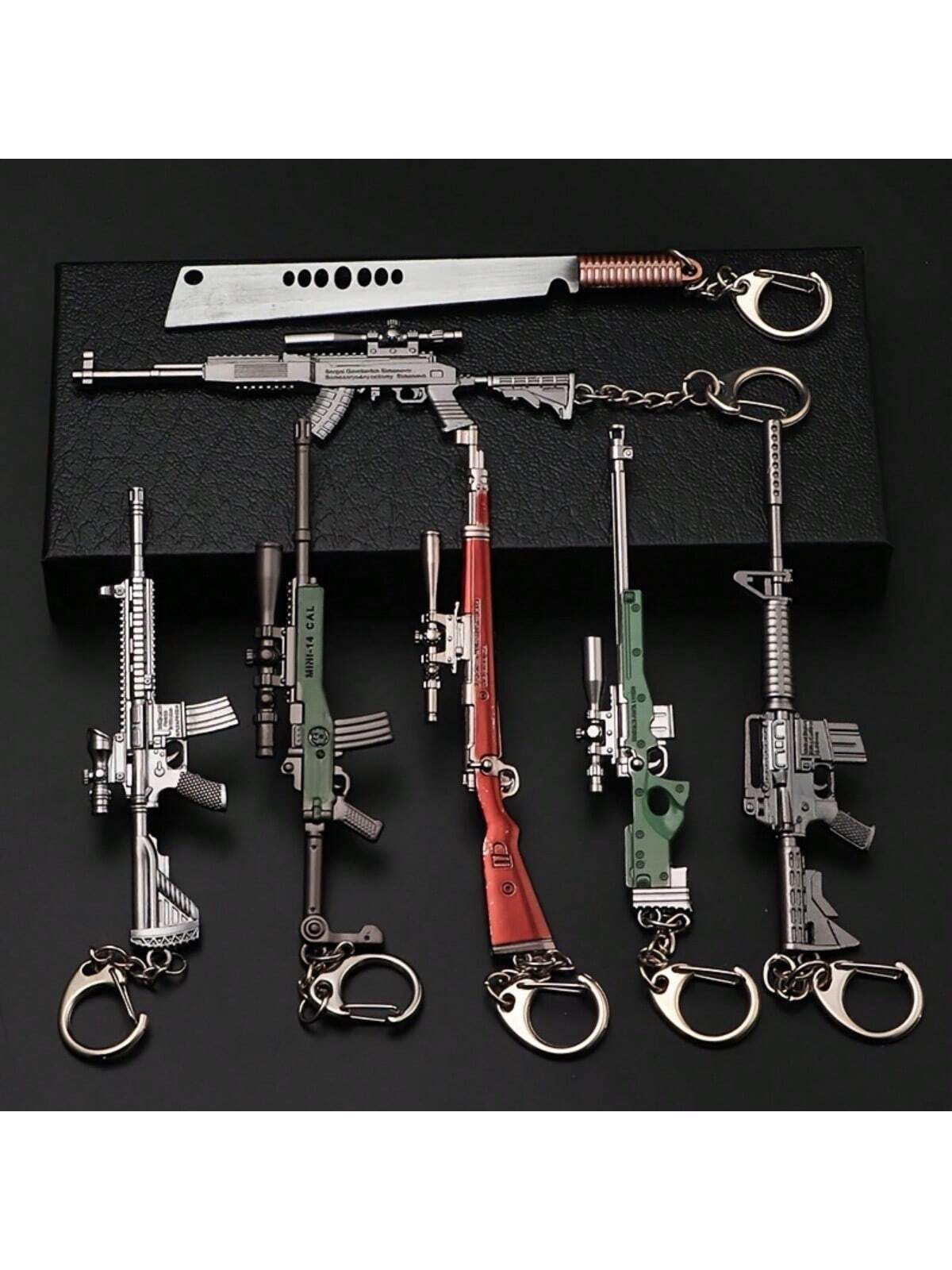 Portachiavi a forma di pistola, ciondolo in lega a forma di pistola, portachiavi per auto, portachiavi per auto per uomini, ragazzi, ragazze e donne come accessorio per auto, ciondolo per borsa, zaino per la scuola, idee regalo natalizie carino gotico Y2K, accessori per borsa, cordini con porta badge, accessori per auto, ciondoli per borsa