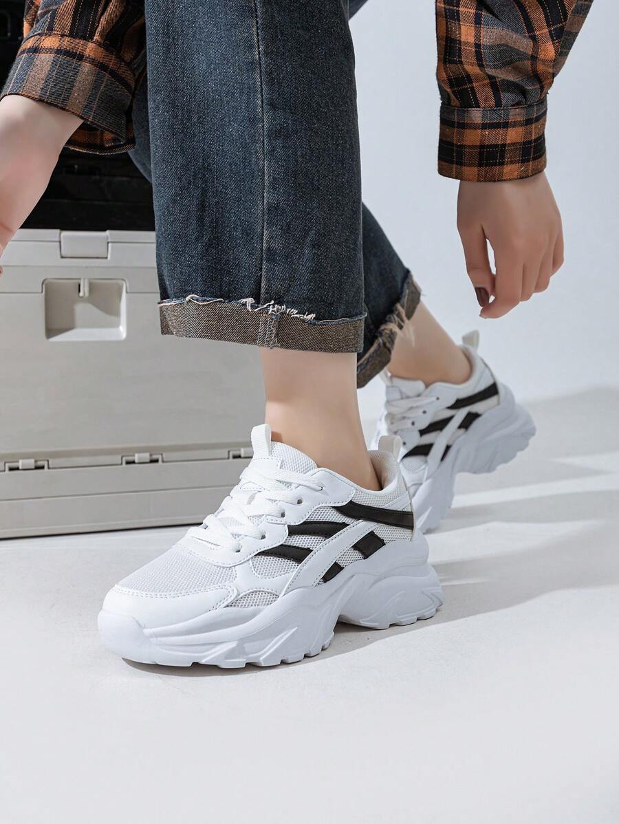 Dames platte antislip ademende effen casual schoenen PU lage top veter lage hak modieuze elegante atletische casual sneakers, wit & zwart